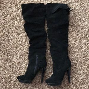 Steve Madden knee high boot with heel- black suede